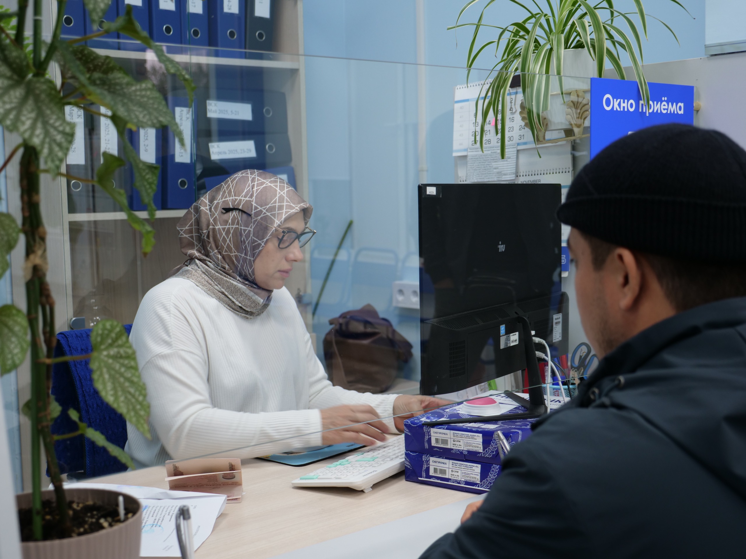 Камал Галбацов ознакомился с деятельностью Паспортно-визового сервиса МВД России в Махачкале